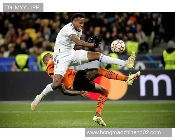 克里夫足球明星的传奇之路与辉煌成就探秘 克里夫足球明星的传奇之路与辉煌成就探秘