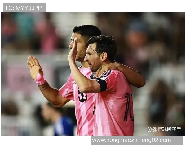 足球明星惊喜揭晓大奖瞬间视频引发热议球迷狂欢不已